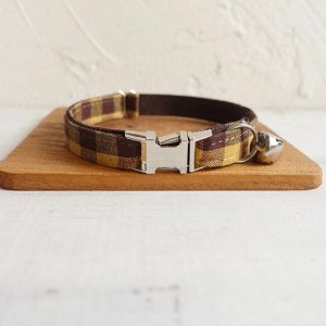 COLLAR - A TAD OF BROWN PLAID