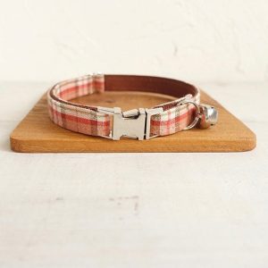 COLLAR - A TAD OF RED PLAID